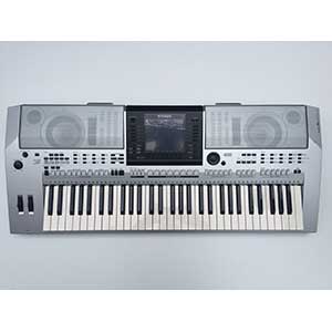 Yamaha PSRS900 Arranger Keyboard in Silver  title=