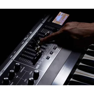 Thumbnail 2 of Roland V-Combo VR09B Workstation